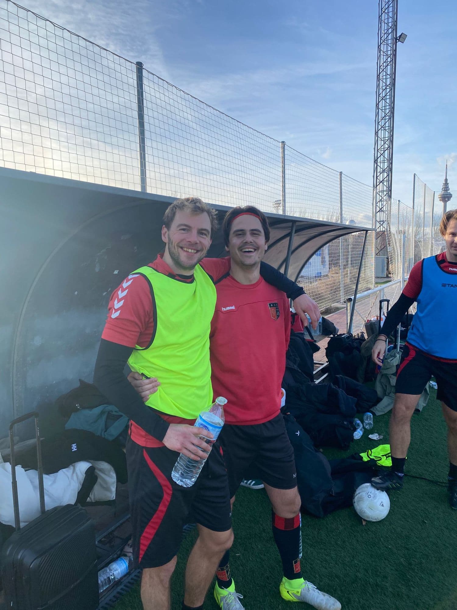 Twee spelers na een training